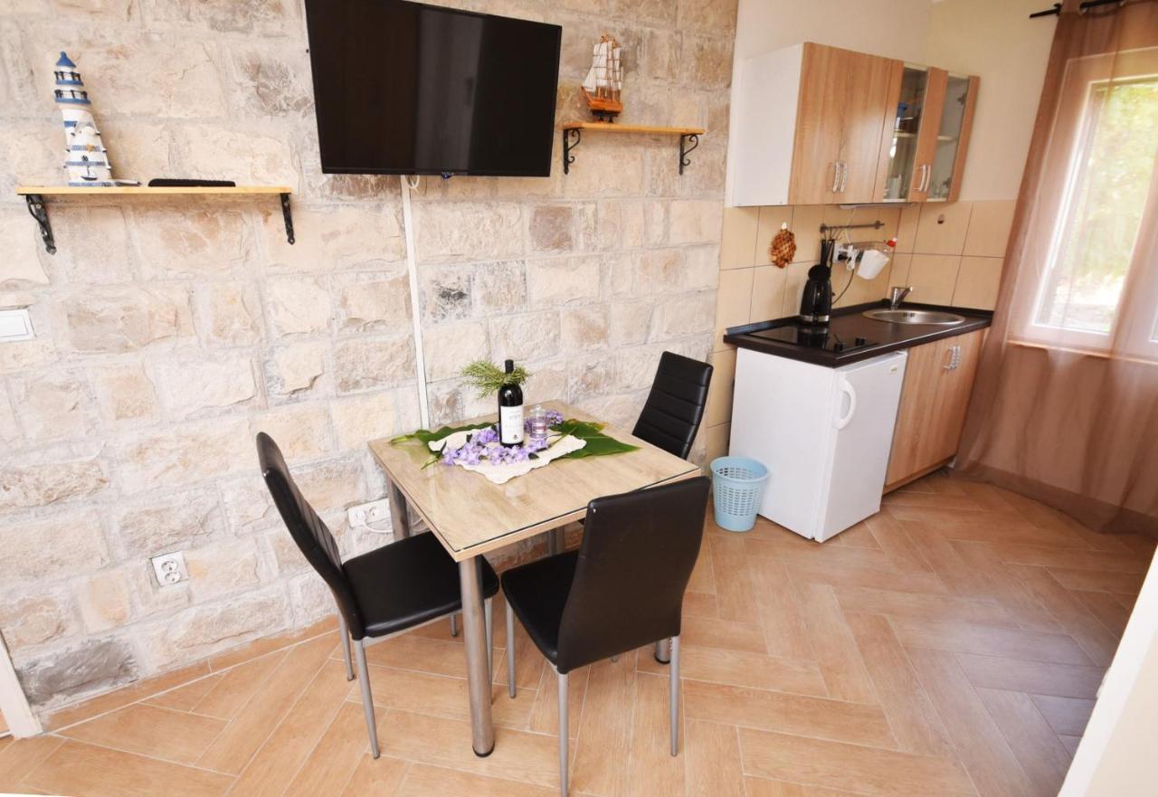 Vila Kula 1830 Apartments Херцег Нови Екстериор снимка