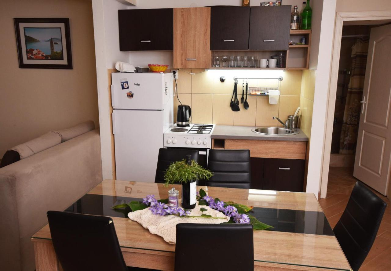 Vila Kula 1830 Apartments Херцег Нови Екстериор снимка