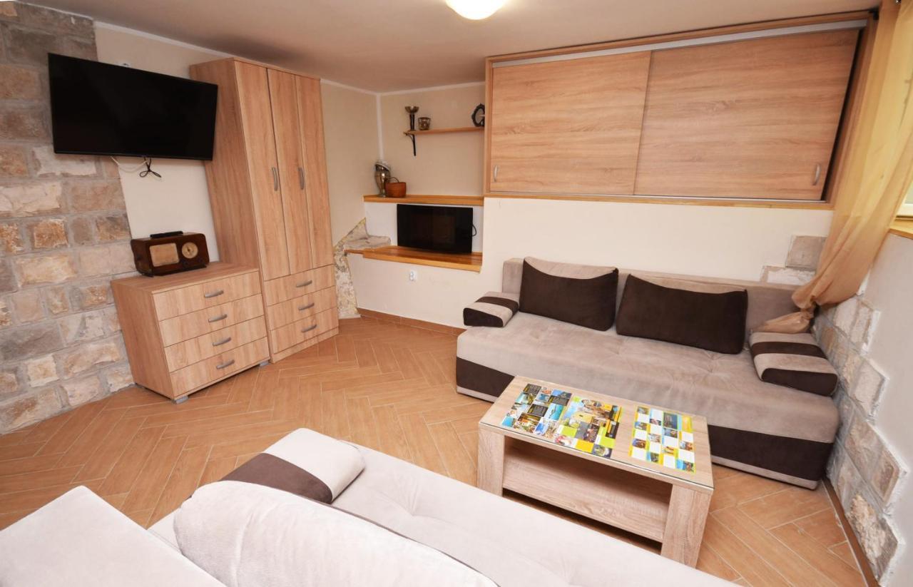 Vila Kula 1830 Apartments Херцег Нови Екстериор снимка