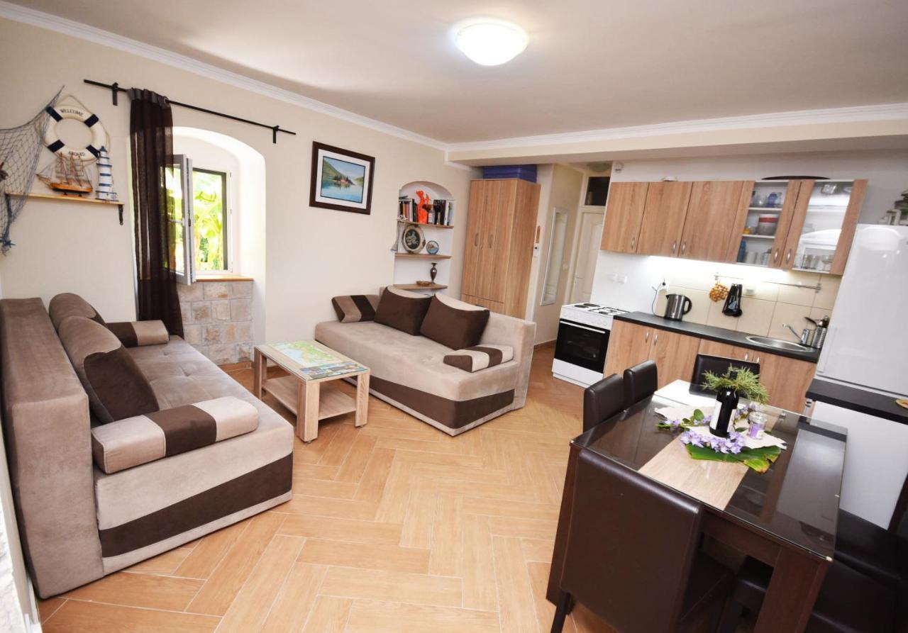 Vila Kula 1830 Apartments Херцег Нови Екстериор снимка