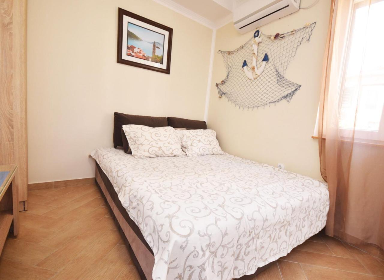 Vila Kula 1830 Apartments Херцег Нови Екстериор снимка