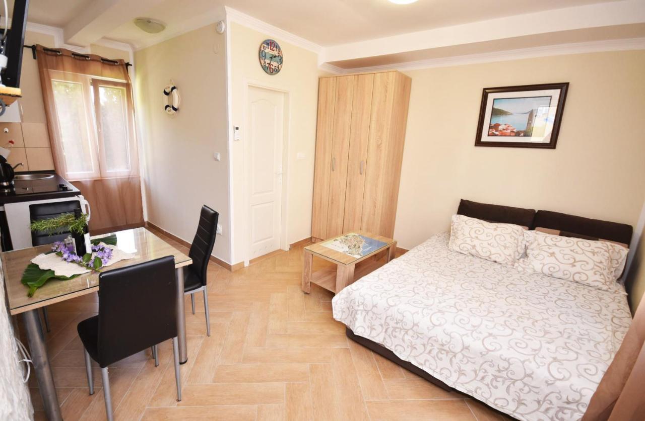 Vila Kula 1830 Apartments Херцег Нови Екстериор снимка