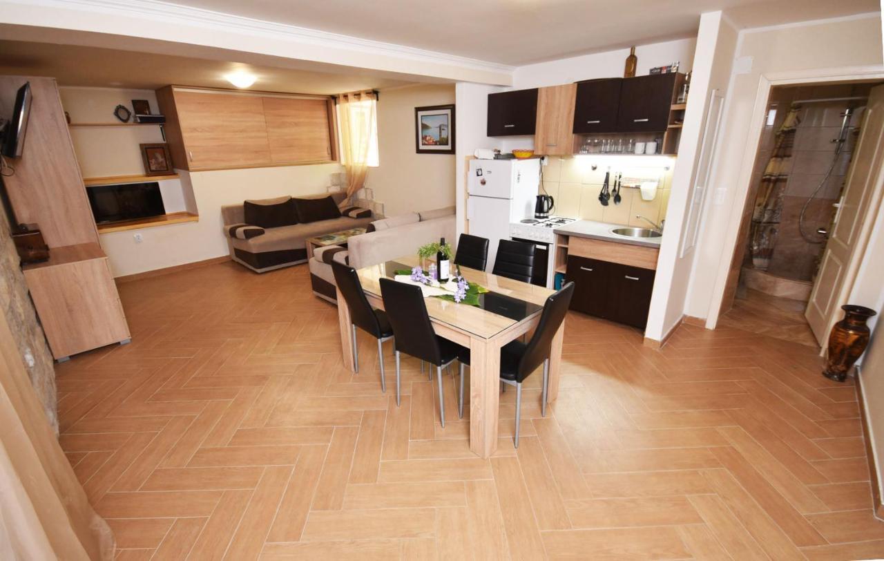 Vila Kula 1830 Apartments Херцег Нови Екстериор снимка