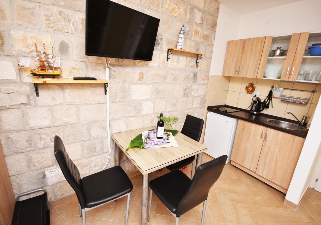 Vila Kula 1830 Apartments Херцег Нови Екстериор снимка