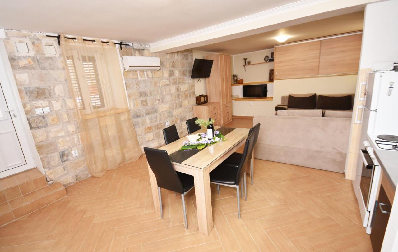 Vila Kula 1830 Apartments Херцег Нови Екстериор снимка