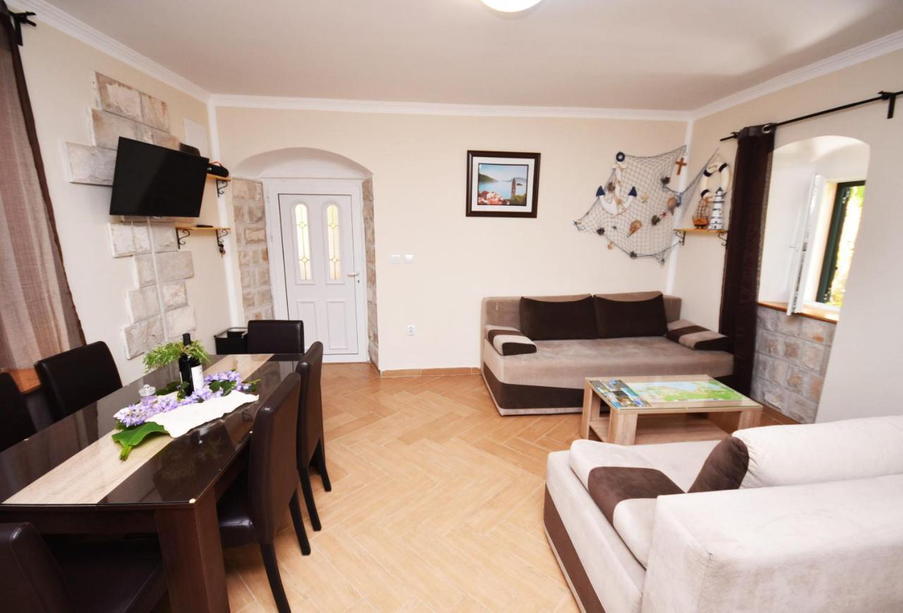 Vila Kula 1830 Apartments Херцег Нови Екстериор снимка