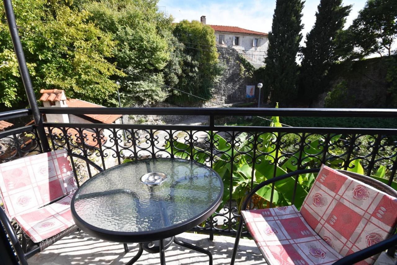 Vila Kula 1830 Apartments Херцег Нови Екстериор снимка