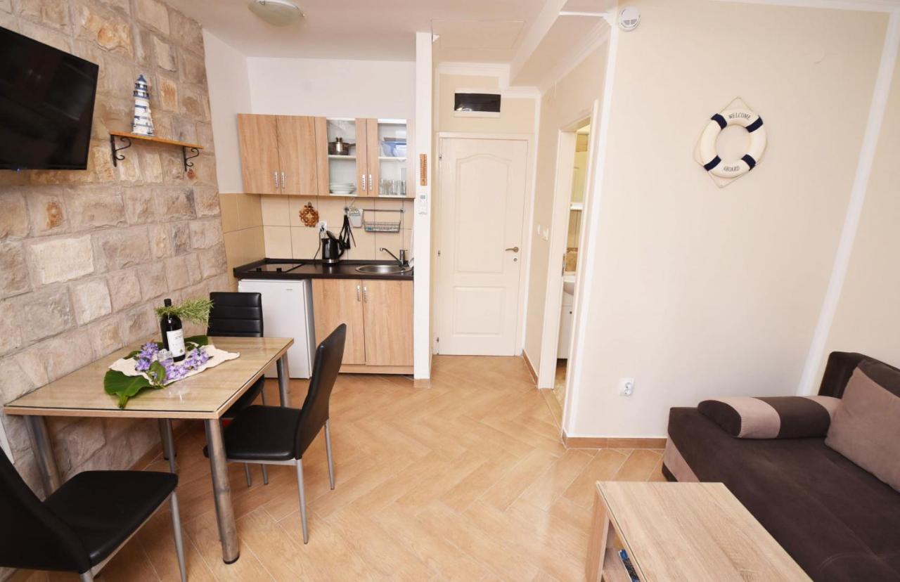 Vila Kula 1830 Apartments Херцег Нови Екстериор снимка