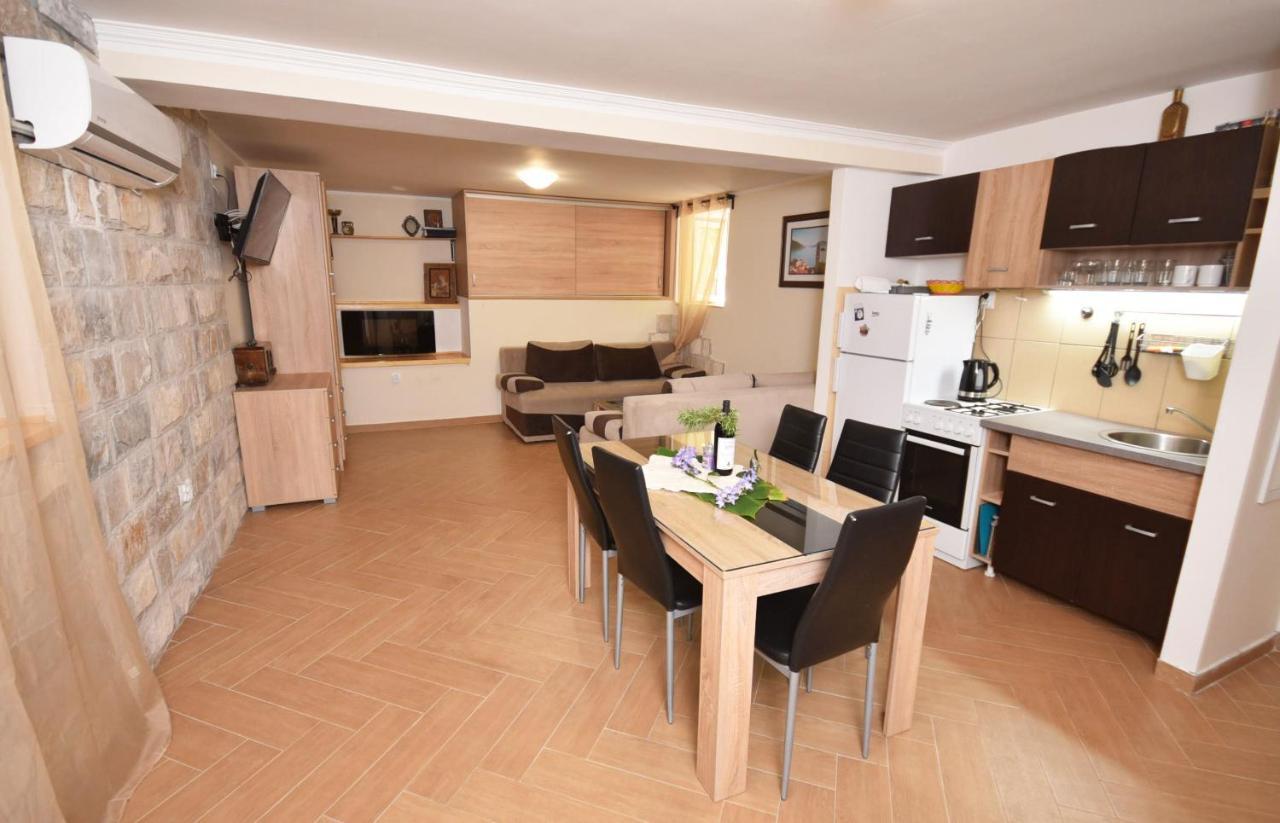 Vila Kula 1830 Apartments Херцег Нови Екстериор снимка