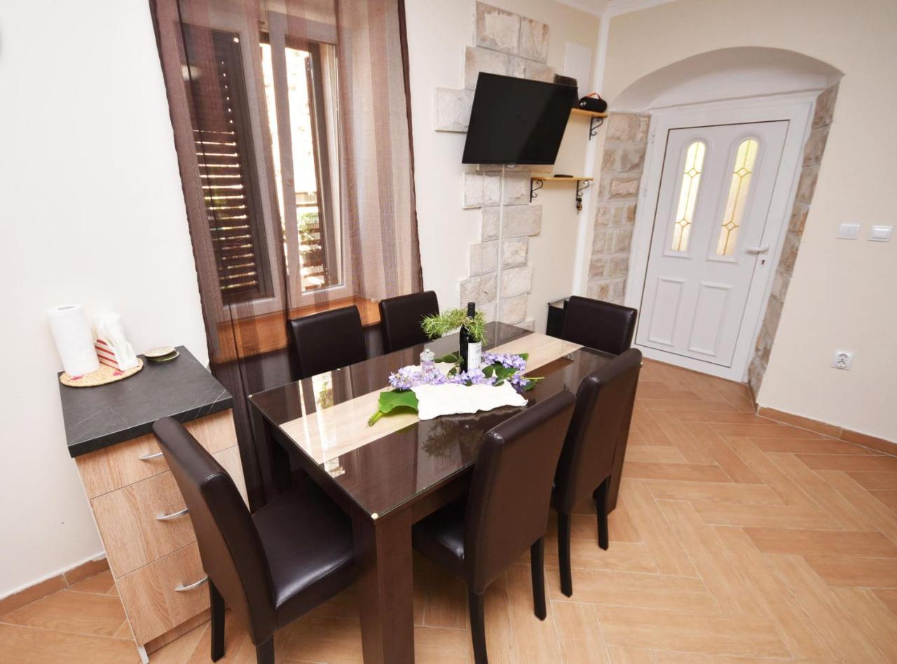 Vila Kula 1830 Apartments Херцег Нови Екстериор снимка