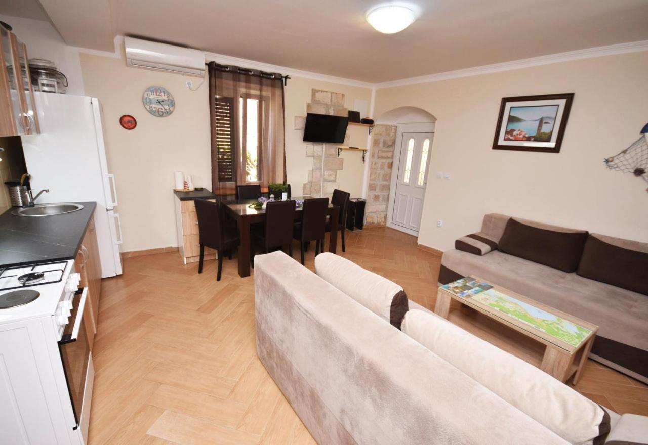 Vila Kula 1830 Apartments Херцег Нови Екстериор снимка